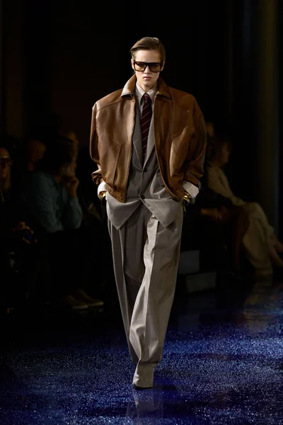Look 4